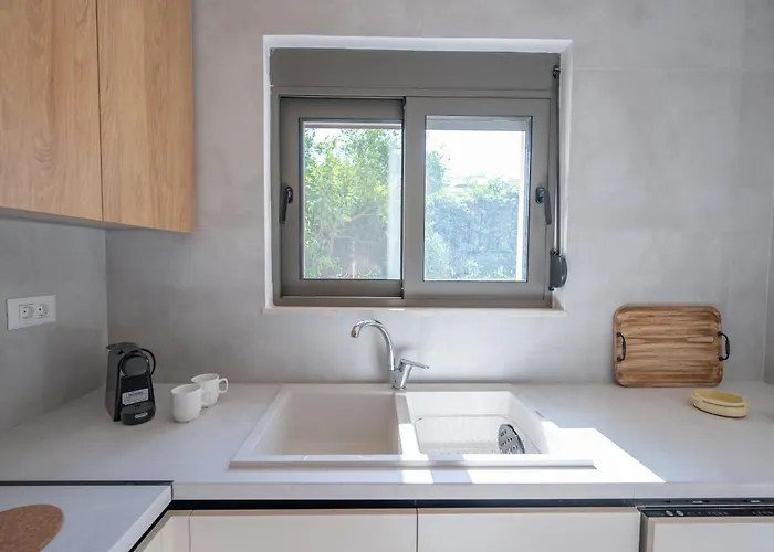 Michail Old Harbour Apartment *