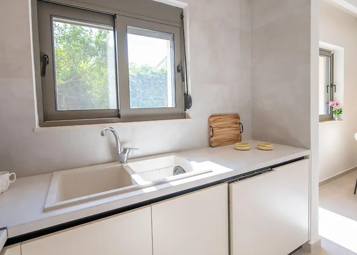 Michail Old Harbour شقة