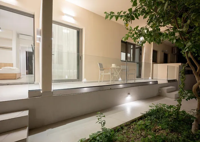 Michail Old Harbour Kosz